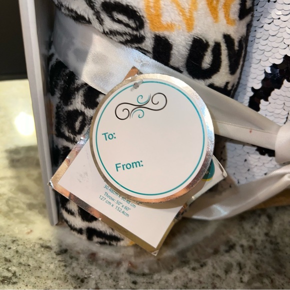 Posh Home Sequin Pillow & Printed Throw Gift Set New NIB Love - Picture 2 of 4